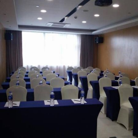 Holiday Inn Express Shanghai Nanhuizui Zewnętrze zdjęcie